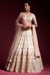 *Белый индийский женский свадебный костюм лехенга (ленга) чоли из натурального шёлка с рукавами ниже локтя, украшенный вышивкой