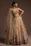 *Бежевый и кремовый индийский женский свадебный костюм лехенга (ленга) чоли из крепа и фатина, украшенный вышивкой