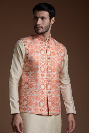 Бежевый льняной и шёлковый индийский национальный мужской костюм