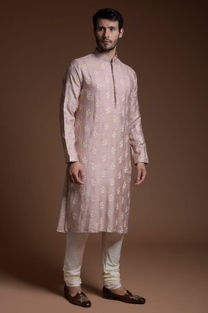 Розовый индийский национальный мужской костюм из шёлка, украшенный вышивкой