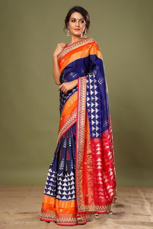 Оранжевое, золотое, розовое и синее индийское сари из натурального шёлка, украшенное вышивкой с аппликацией с перламутровыми бусинками