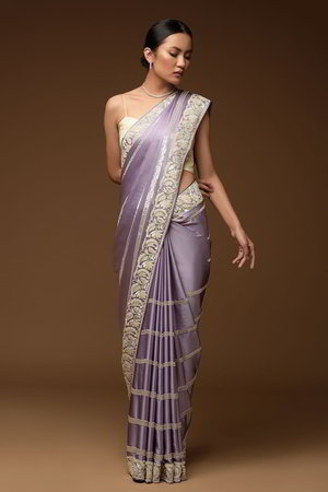 Серебристое и фиолетовое атласное индийское сари, украшенное вышивкой