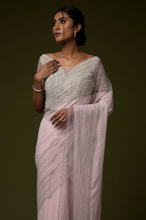 Серебристое и розовое индийское сари из креп-жоржета и фатина, украшенное вышивкой