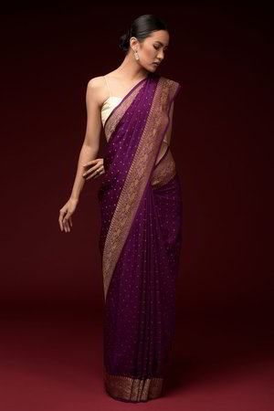 Фиолетовое, золотое и сливовое индийское сари из крепа