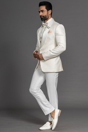 Белый мужской костюм