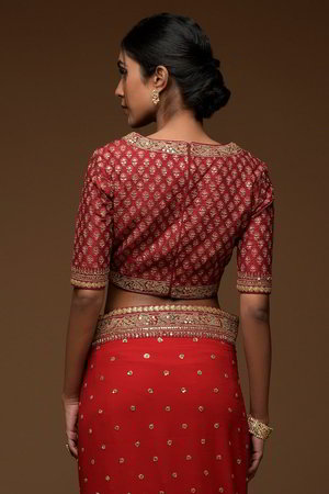 Золотое и красное индийское сари из креп-жоржета и шёлка-сырца, украшенное вышивкой