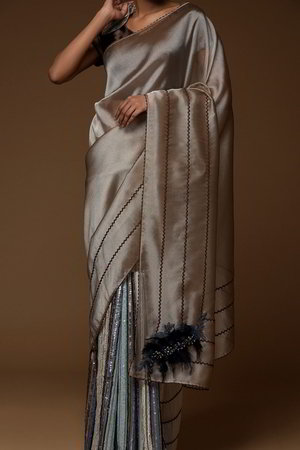 Коричневое индийское сари из фатина, украшенное вышивкой