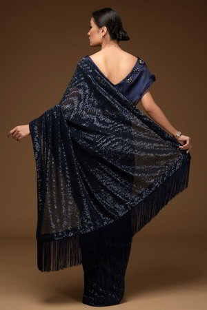 Синее индийское сари из фатина, украшенное вышивкой