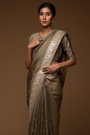 Золотое и серое индийское сари из шёлка-сырца и органзы, украшенное вышивкой