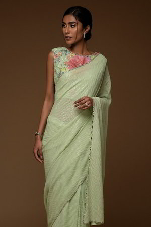 Серебристое и зелёное индийское сари из креп-жоржета, украшенное вышивкой