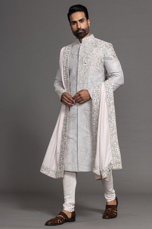 Синий шёлковый индийский свадебный мужской костюм / шервани, украшенный вышивкой
