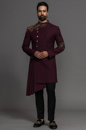Фиолетовый индийский свадебный мужской костюм / шервани