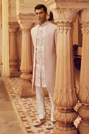 Розовый шёлковый индийский свадебный мужской костюм / шервани
