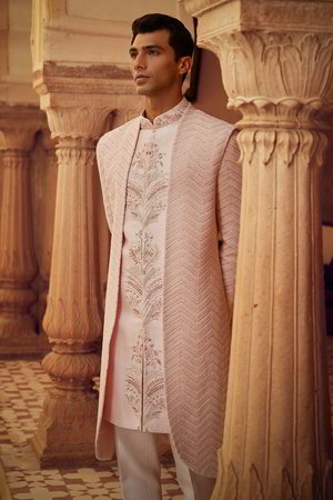 Розовый шёлковый индийский свадебный мужской костюм / шервани