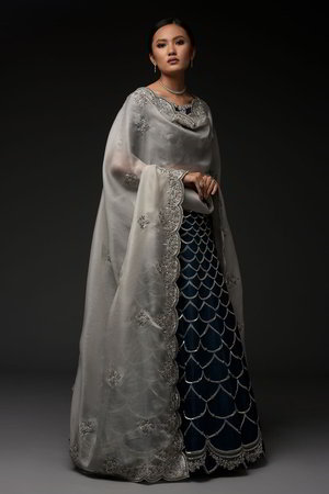 Синий индийский женский свадебный костюм лехенга (ленга) чоли из натурального органзы и шёлка, украшенный вышивкой