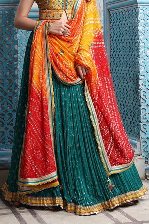 Цвета зелёного опала, горчичный и жёлтый индийский женский свадебный костюм лехенга (ленга) чоли из креп-жоржета и шёлка без рукавов, украшенный вышивкой