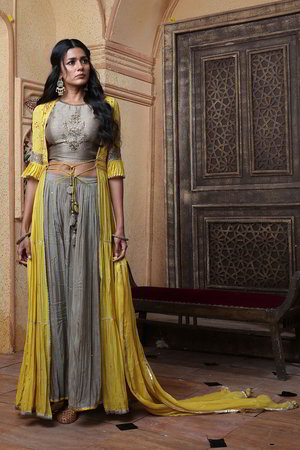 Серый индийский женский свадебный костюм лехенга (ленга) чоли из креп-шёлка без рукавов, украшенный вышивкой